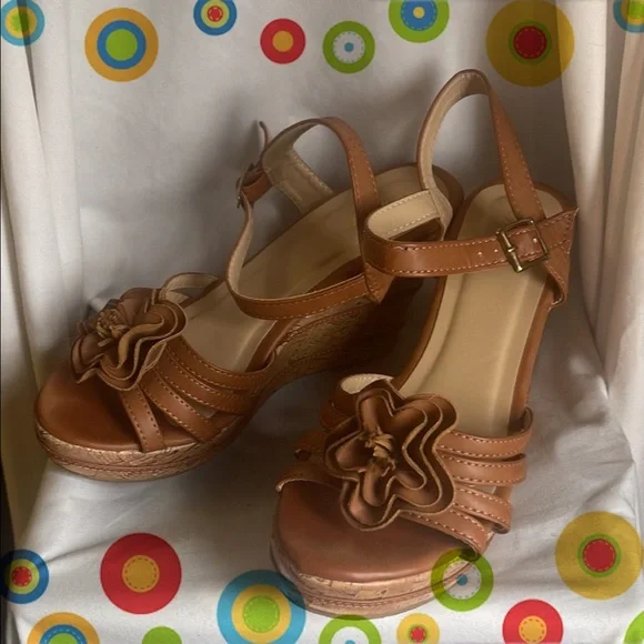 Floral Wedge Espadrilles by Wanted. - Picture 2 of 7